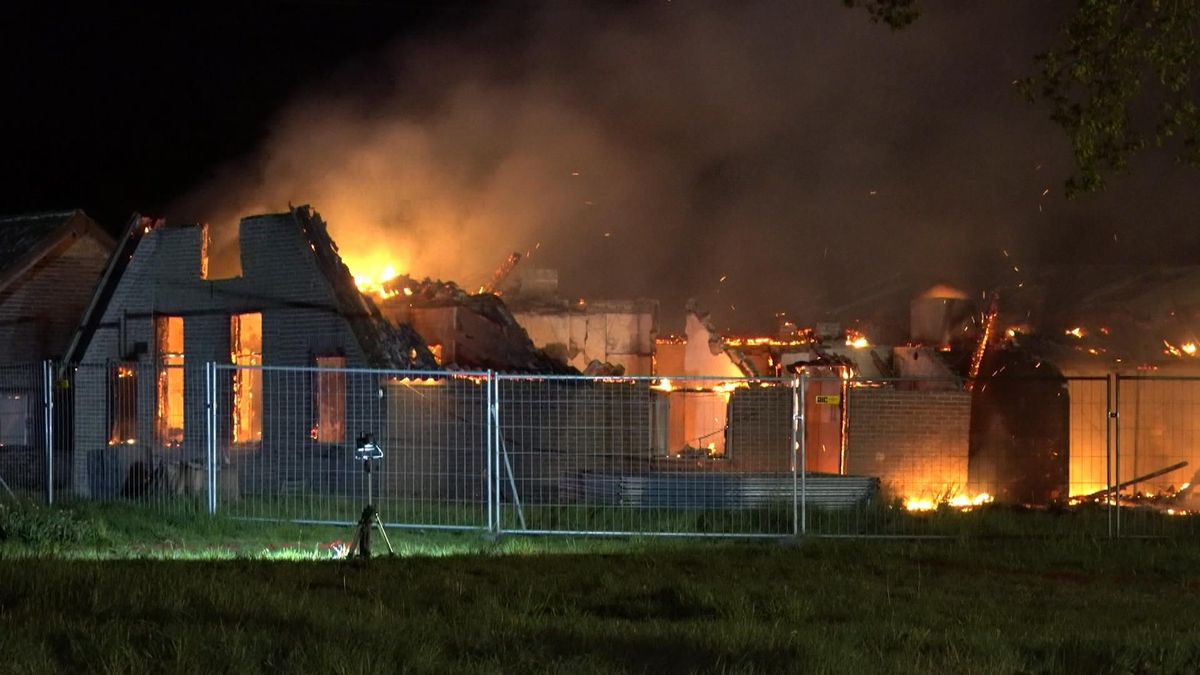 Brand verwoest leegstaande boerderij in Wijster