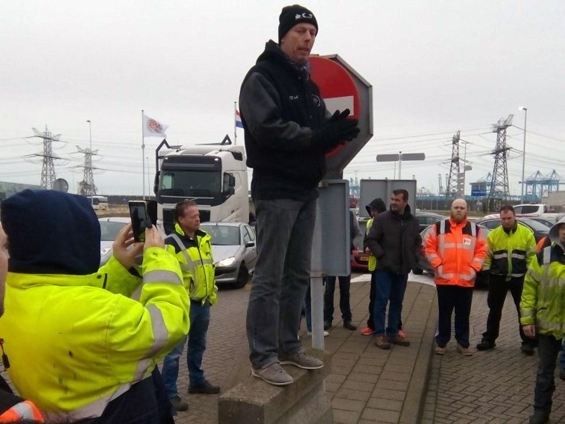 Vakbond spreekt havenwerkers Rotterdam toe