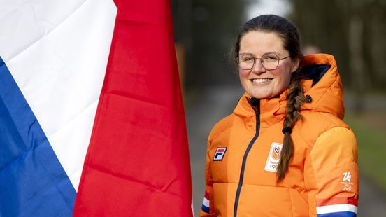 Kimberley Bos vlaggendrager • Orion Stars door in beker