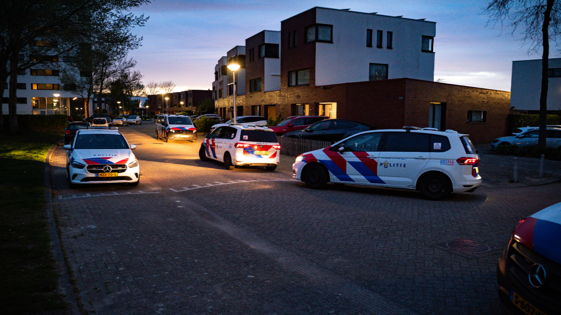 Veel politie in J. de Baanlaan na bedreiging met mes