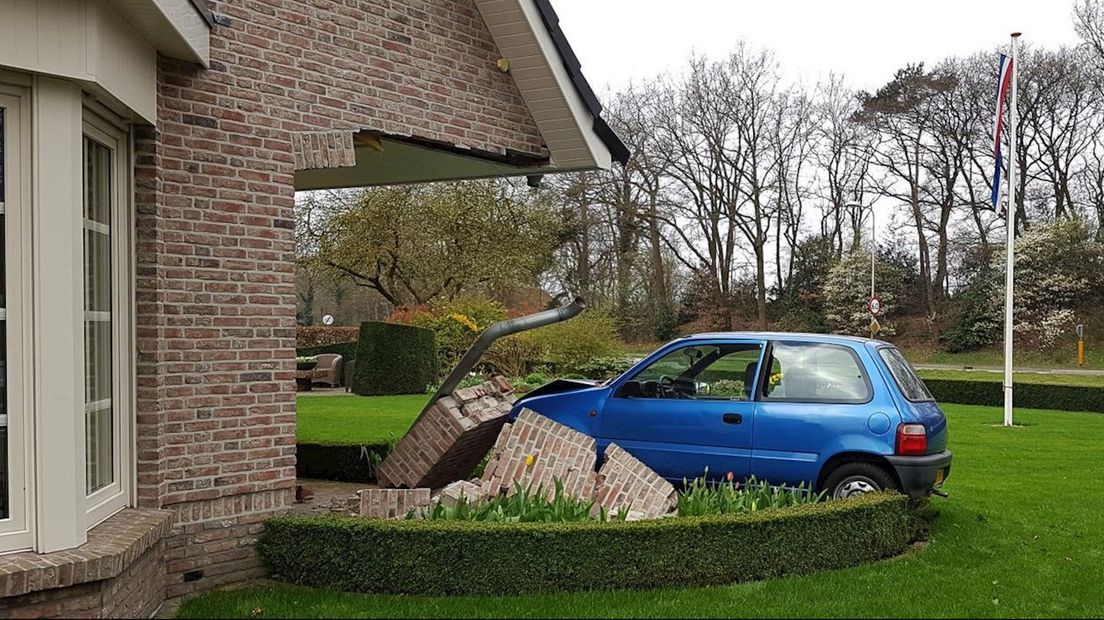 Auto ramt huis in Mariënberg