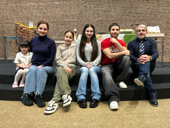 Kerk die familie Babayants opvangt overhandigt 120.000 brieven aan Tweede Kamer