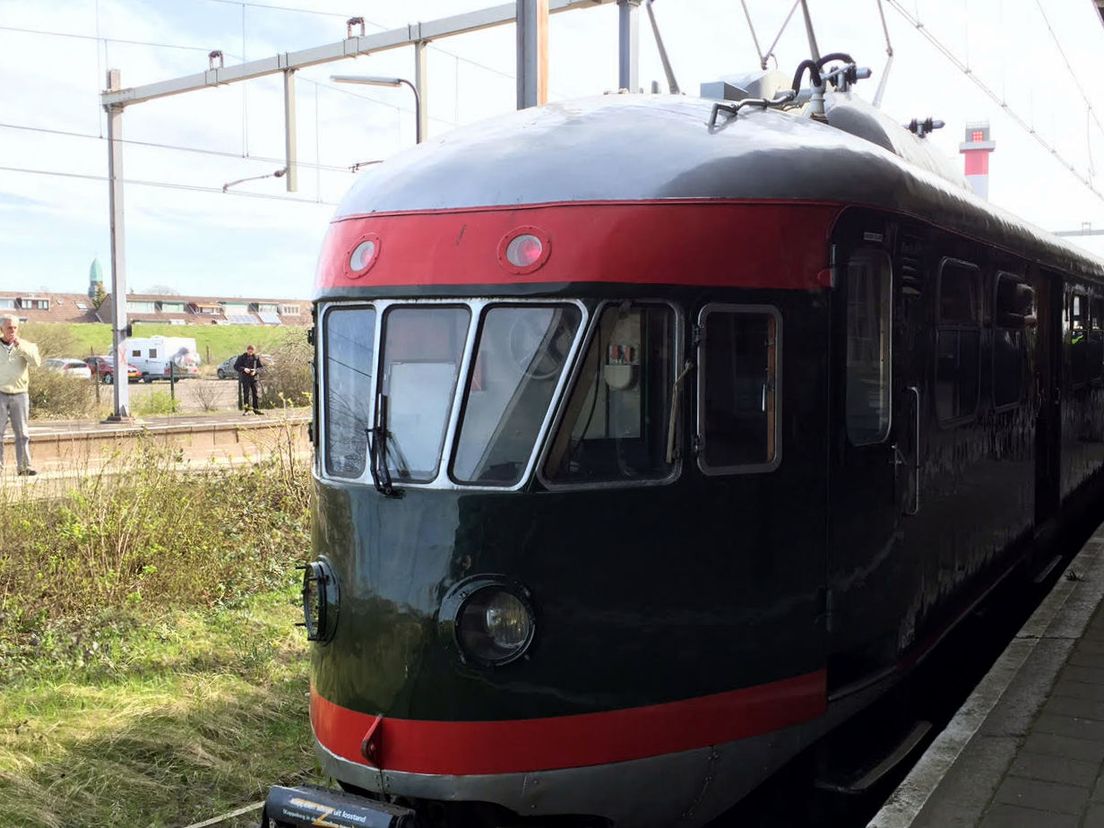 Historische treinen op Hoekse Lijn