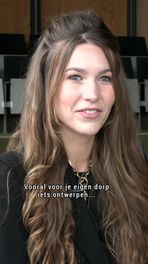 Buurmeisje ontwerpt raadszaal