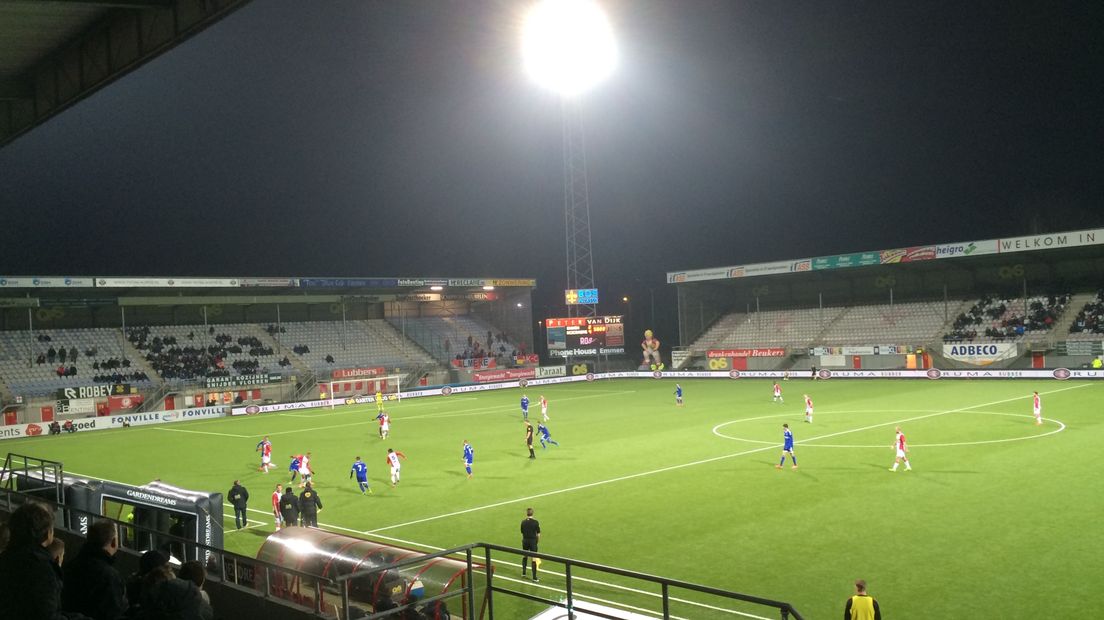 Almere City won in een knotsgekke wedstrijd van FC Emmen (Rechten: Niels Dijkhuizen/RTV Drenthe)