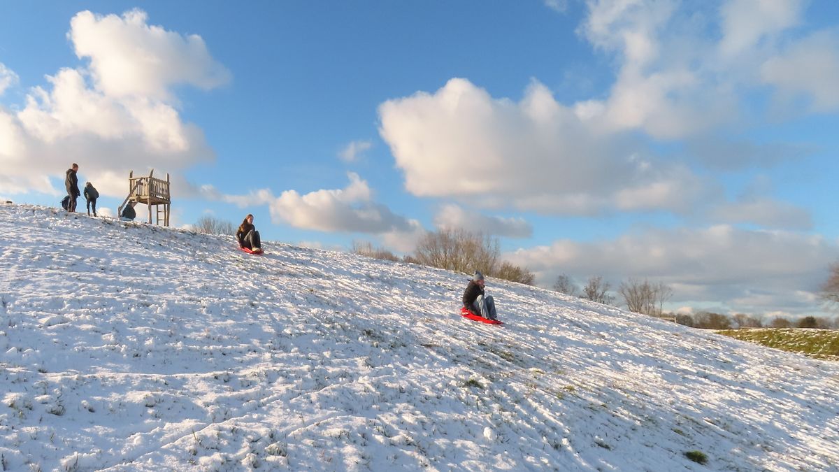 LIVE: Zeeland kleurt wit door sneeuw, problemen bij reisplanners