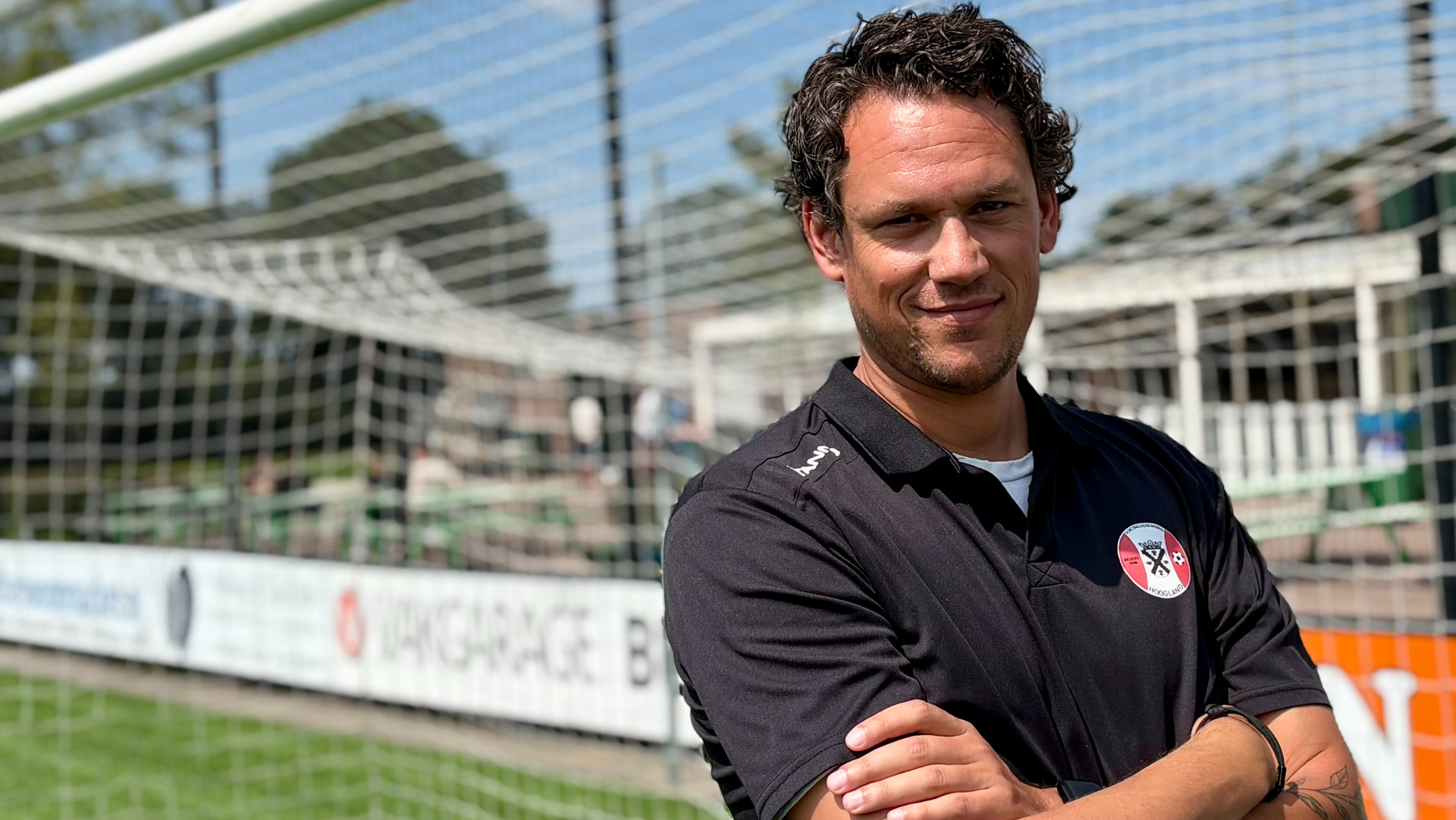 Nieuwe Hoogland-trainer kiest niet voor degradatievoetbal maar voor vermaak: 'Zit genoeg kwaliteit i