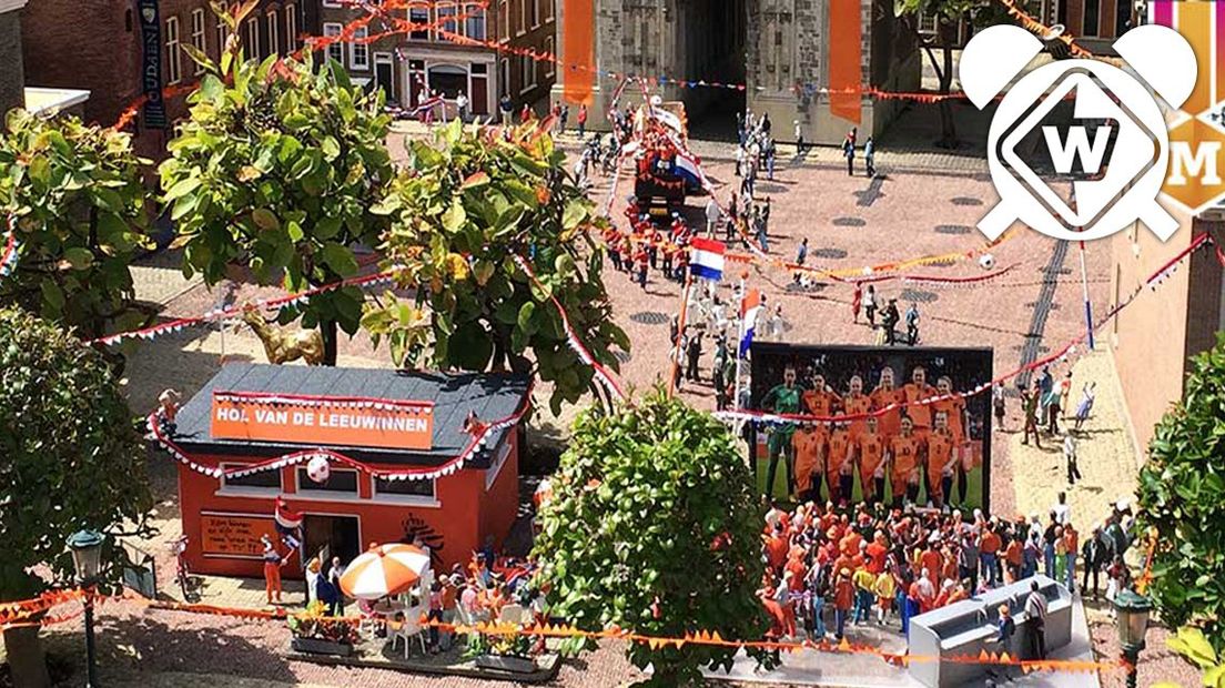 Huldiging Oranjevrouwen