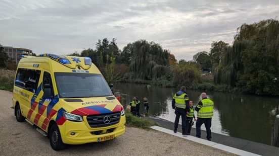 Persoon uit Oude IJssel gehaald, hulpdiensten starten reanimatie