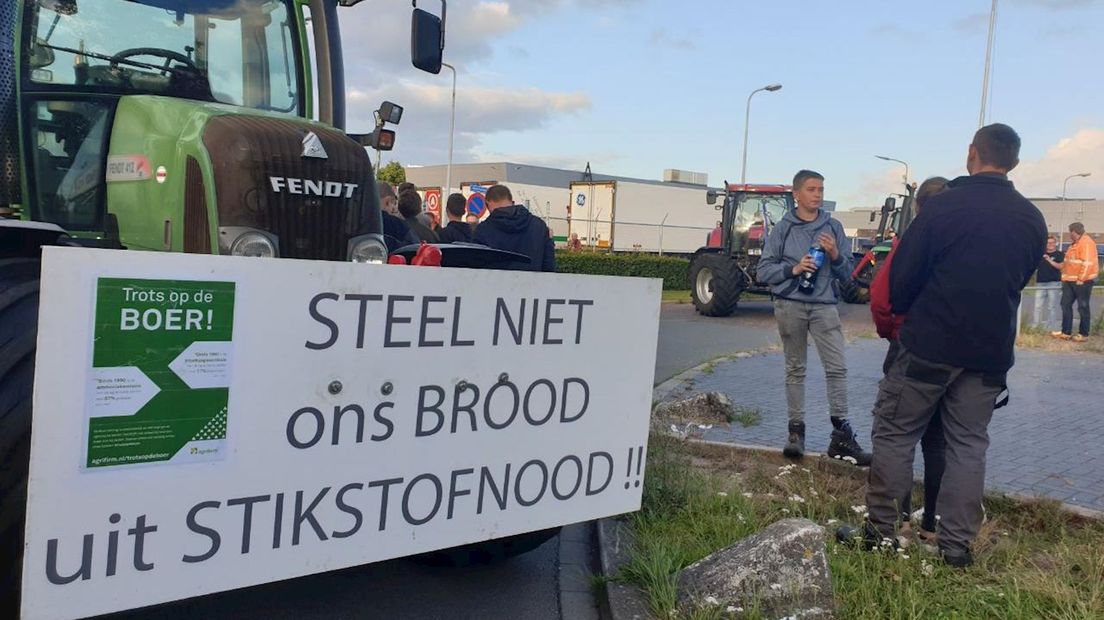 De boeren blokkeren het distributiecentrum in Zwolle