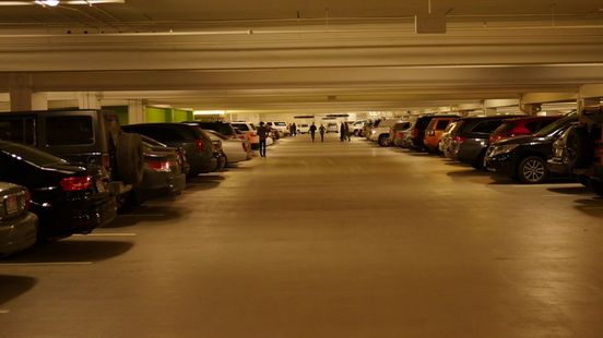'Autovoeler' moet 1000 euro betalen als die weer een auto aanraakt