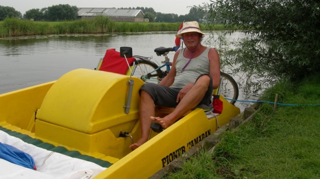 Cor Goettsch op zijn waterfiets