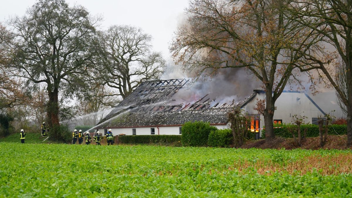 112-nieuws: Brand in Ter Apel • Politie zoekt getuigen van explosie Veendam
