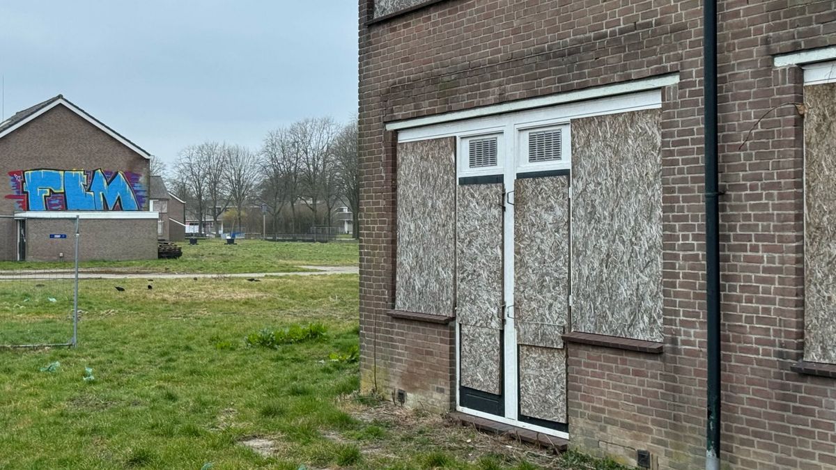 Spookwijkje met dichtgespijkerde woningen mag tegen de vlakte: 'Nu tempo maken'