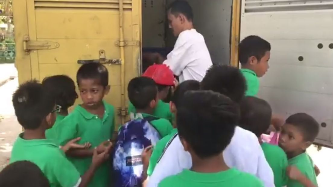 Gratis brood voor weeskinderen Lombok