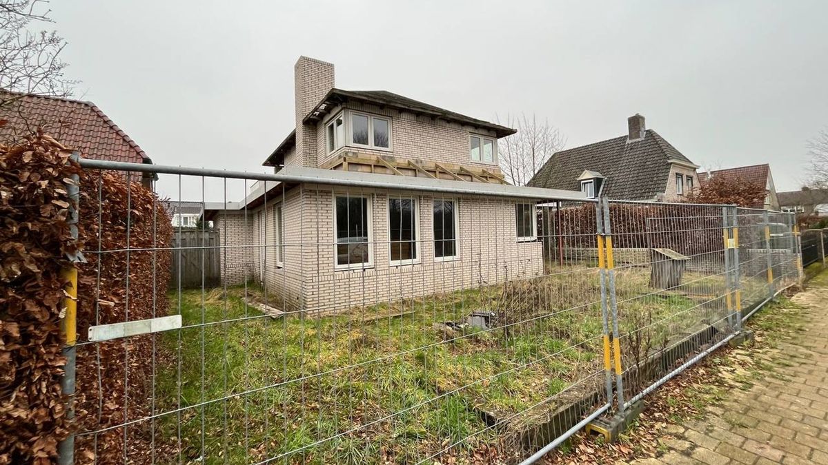 Man uit Overdinkel bouwt huis in 25 jaar niet af, gemeente gaat het op zijn kosten slopen