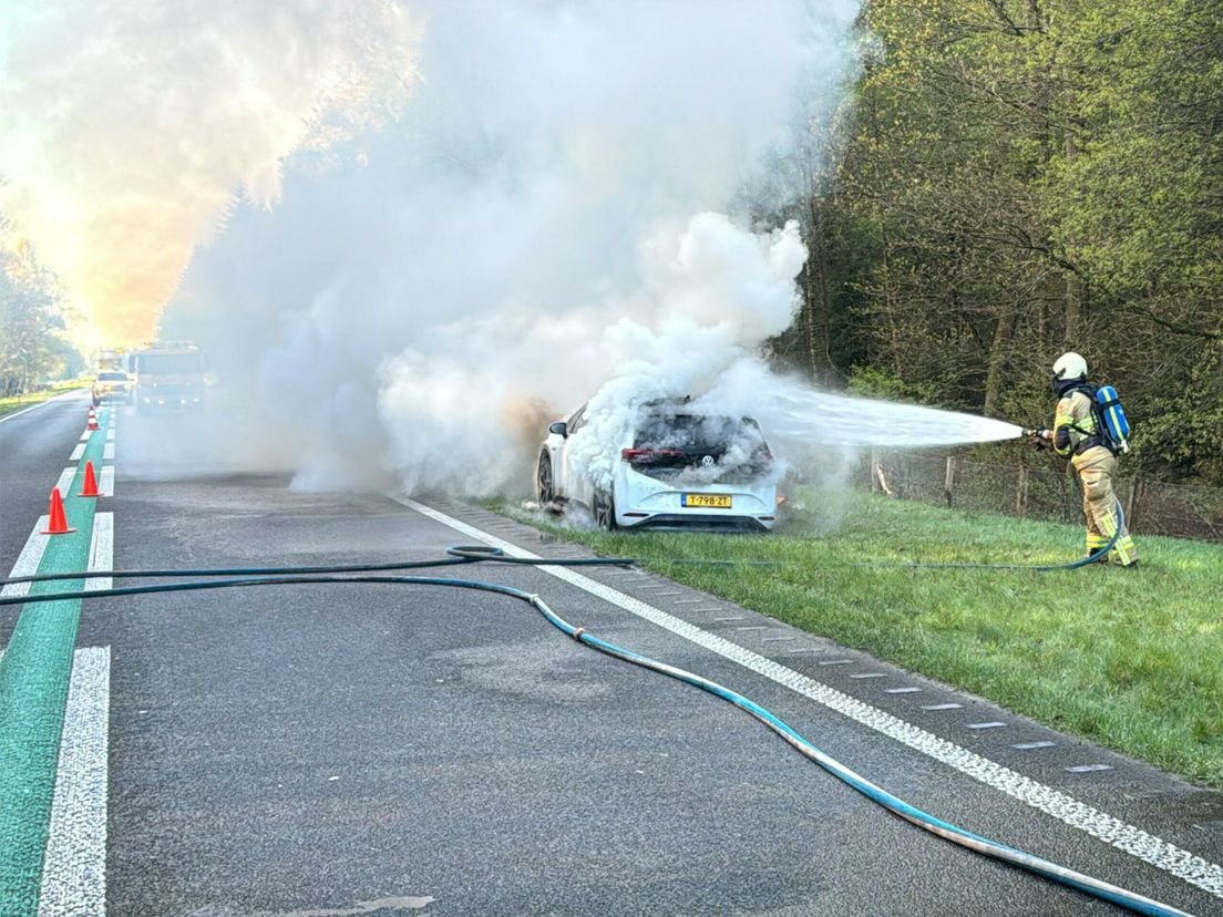 N34 hele ochtend dicht na autobrand