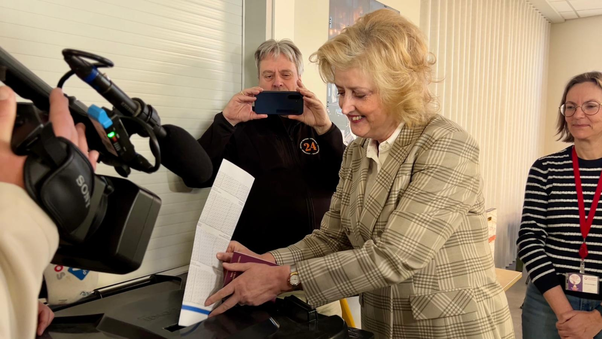 De burgemeester van Gorinchem bracht haar stem uit in Wijkcentrum Rozenobel.