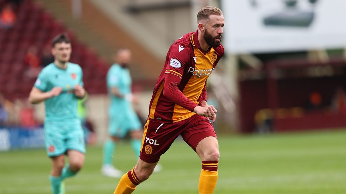 Kevin van Veen in actie voor Motherwell