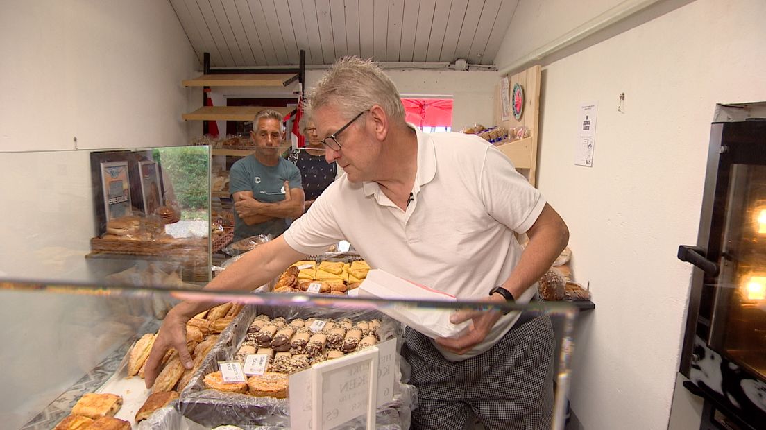 'Illegale' bakker Chris voorziet de Veerenaren van hun dagelijks brood