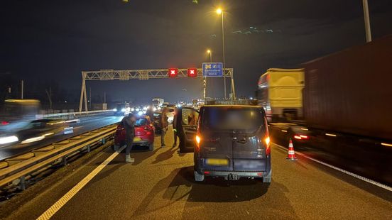 Ongeluk op snelweg zorgt voor 1,5 uur vertraging. Ongeluk op snelweg zorgt voor 1,5 uur vertraging.