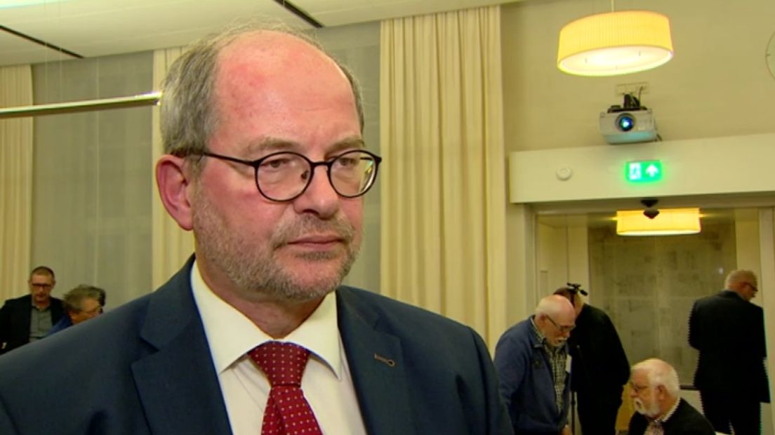 Burgemeester Karel Loohuis gisteravond (Rechten: RTV Drenthe)