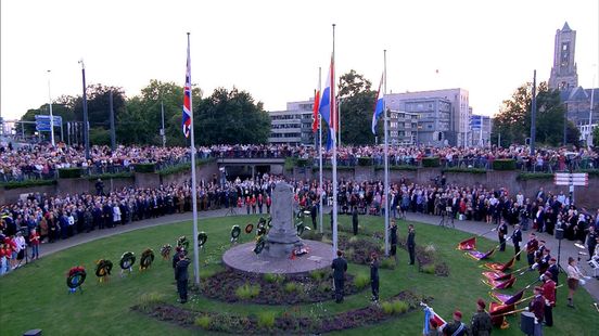 KIJK TERUG | Airborne Herdenking Arnhem: kranslegging bij John Frostbrug