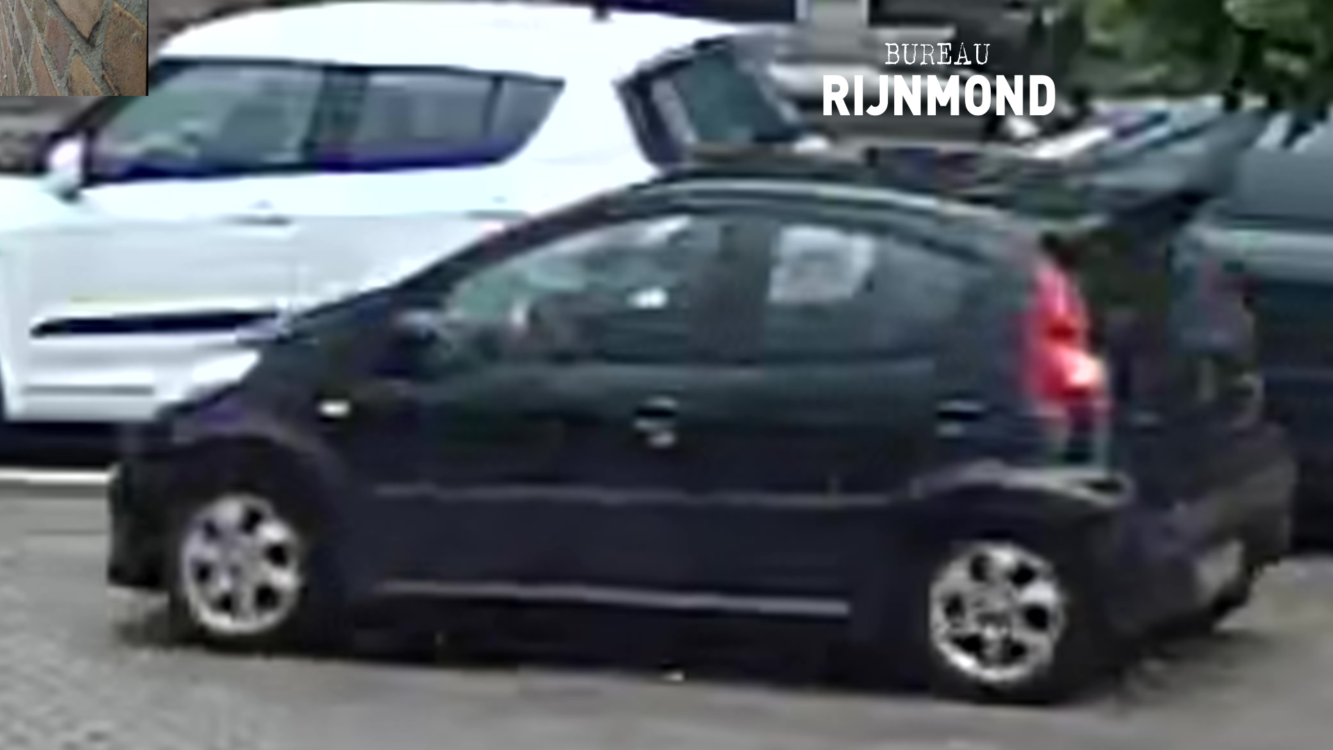 Bestuurder auto laat na aanrijding slachtoffer zwaargewond achter.