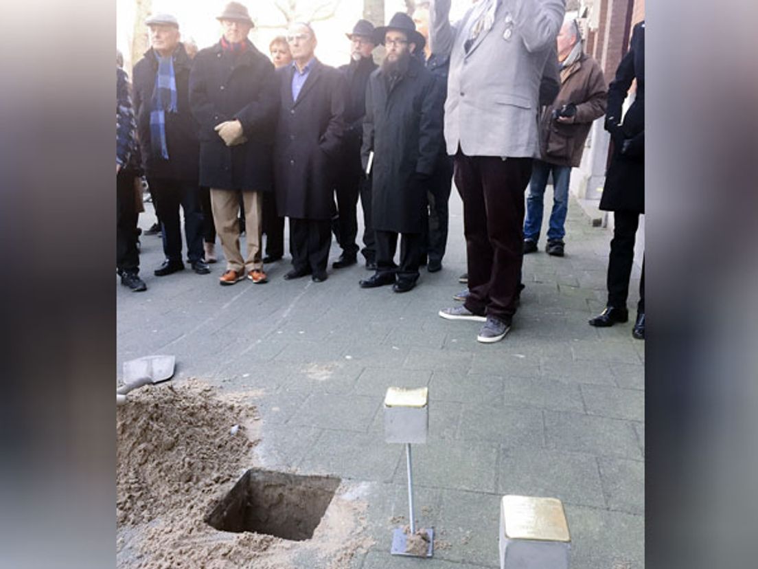 De plaatsing van de Stolpersteine