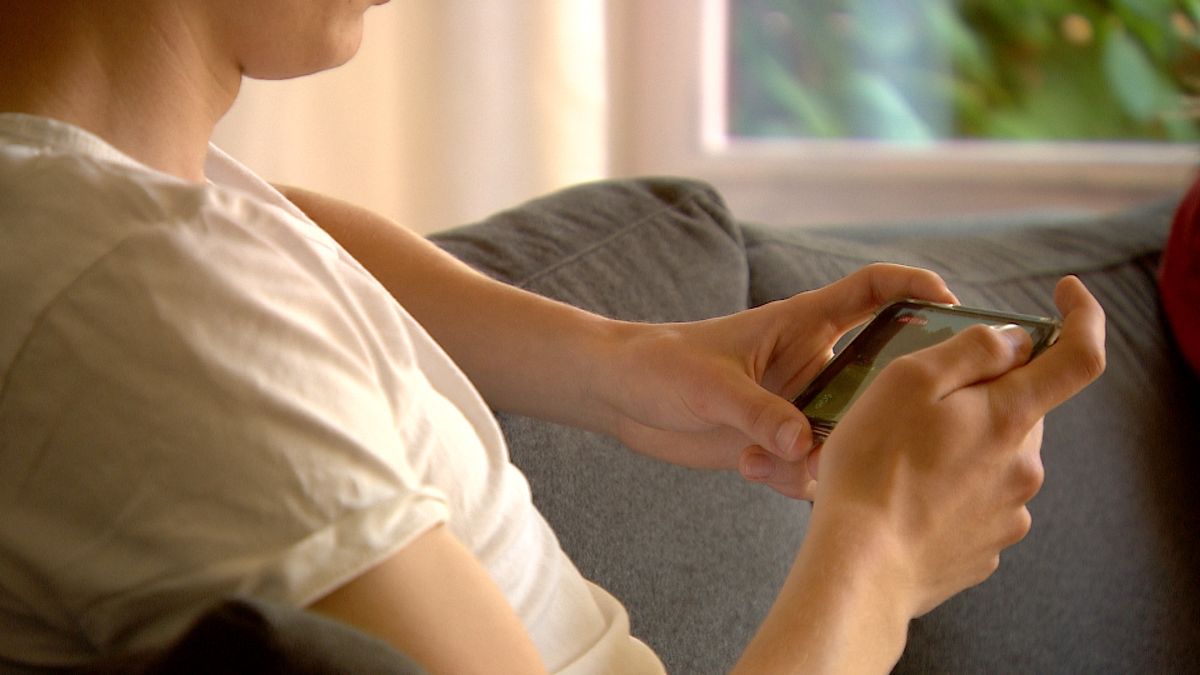 Docent Chantal uit Nieuwdorp vestigt met boek aandacht op pornoverslaving: 'Net zo serieus als gamen