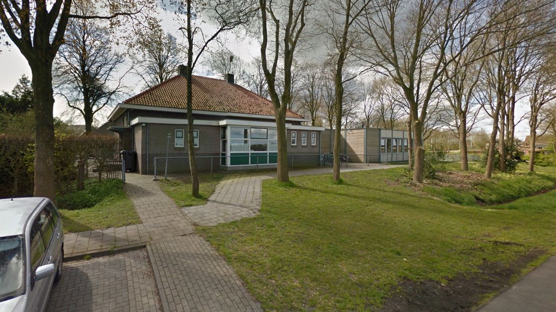 De oude school in De Groeve (Rechten: Google Street View)