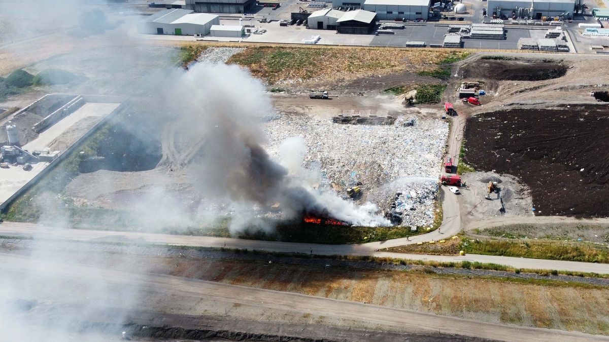 Brandweer blust brandjes bij VAM-berg en Taarlo
