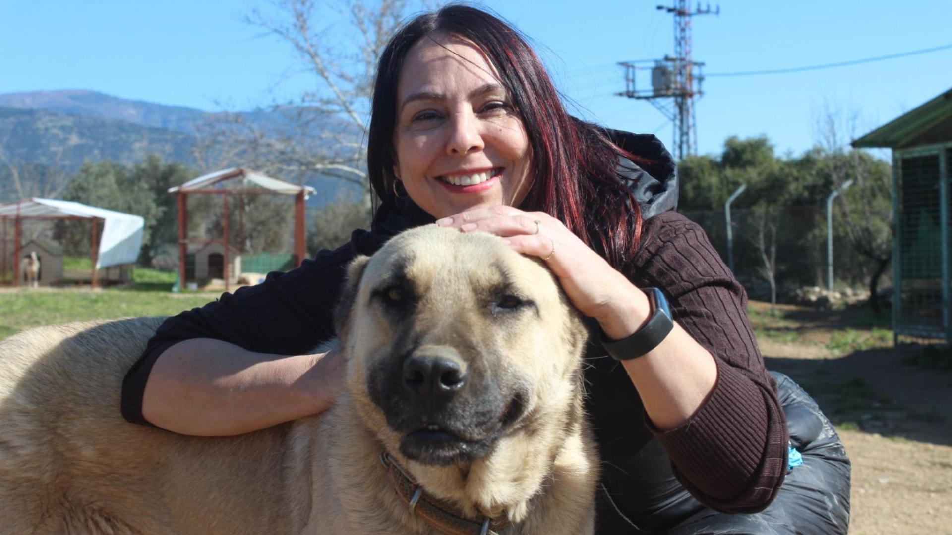Yasemin is dol op honden