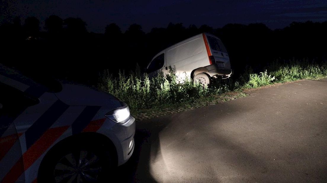 Auto in de sloot bij Haarle