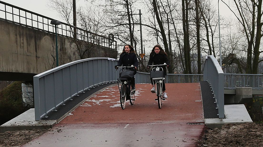 Fietsers kunnen de brug nu gebruiken.