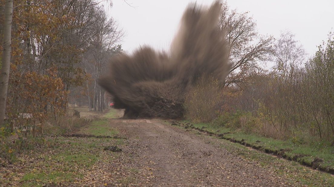 De eerste bom in onschadelijk gemaakt