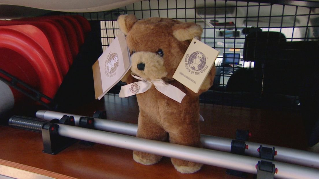 Alle hulpdiensten hebben hem: de teddybeer (video)