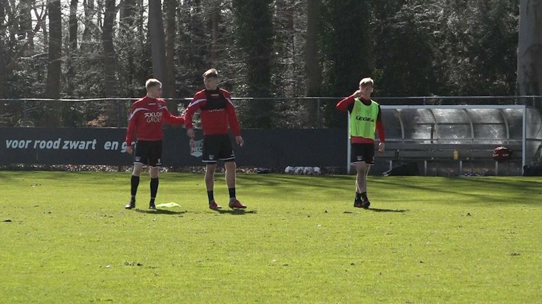 Er is voor het trainers-triumviraat bij NEC geen reden om wijzigingen aan te brengen in de basisopstelling voor de wedstrijd van vrijdagavond uit tegen Roda JC.