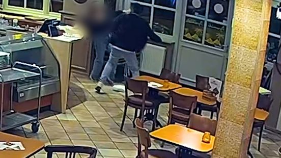 Vrouw (25) spreekt man aan op vervelende opmerking en krijgt vuistslagen in haar gezicht