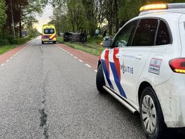 112 Nieuws: Auto vliegt in brand op parkeerplaats | Fietser geschept door auto in Deventer
