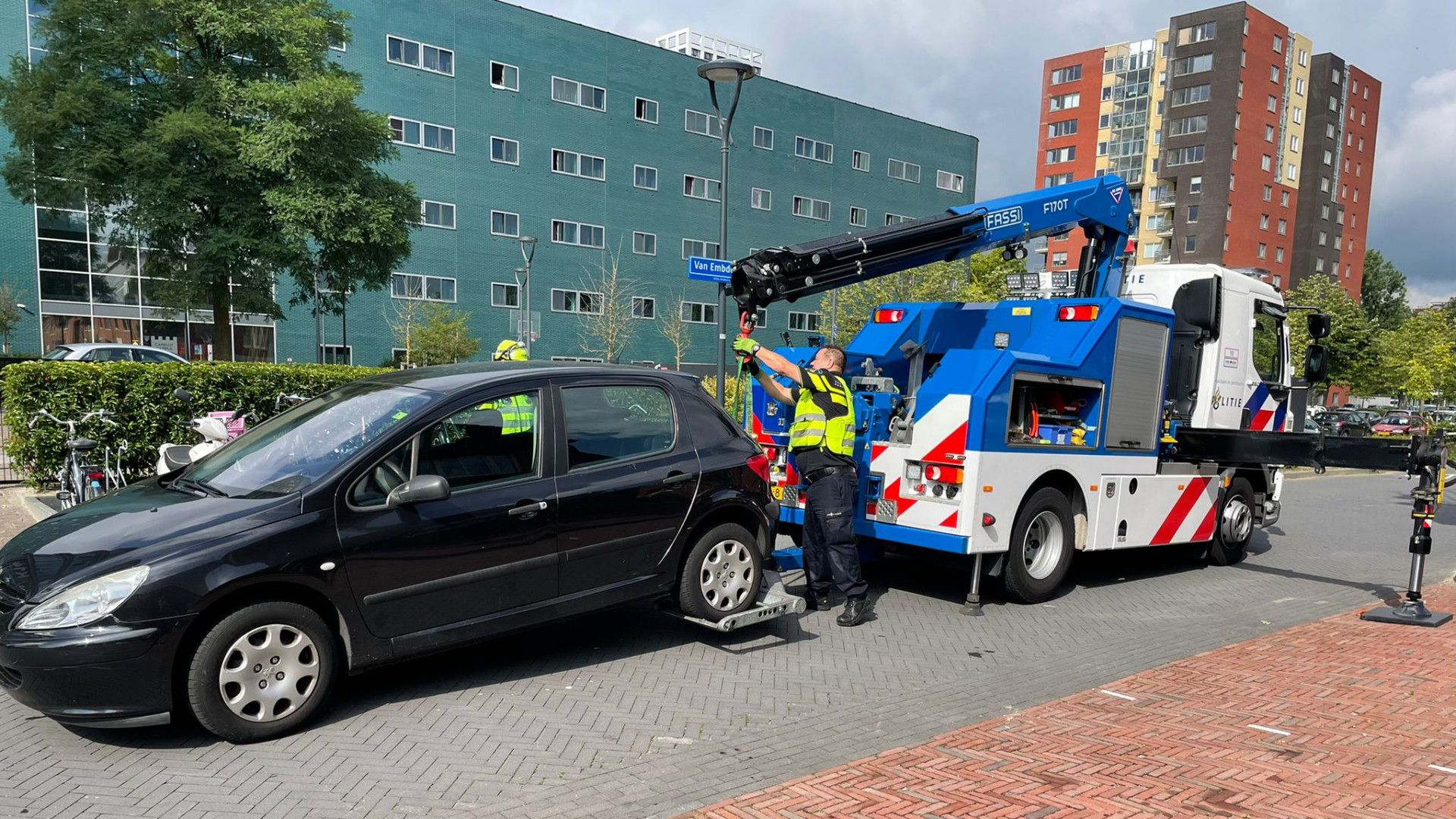 Bloed Op Straat En 'veel Geschreeuw' Bij Vechtpartij Met Acht ...