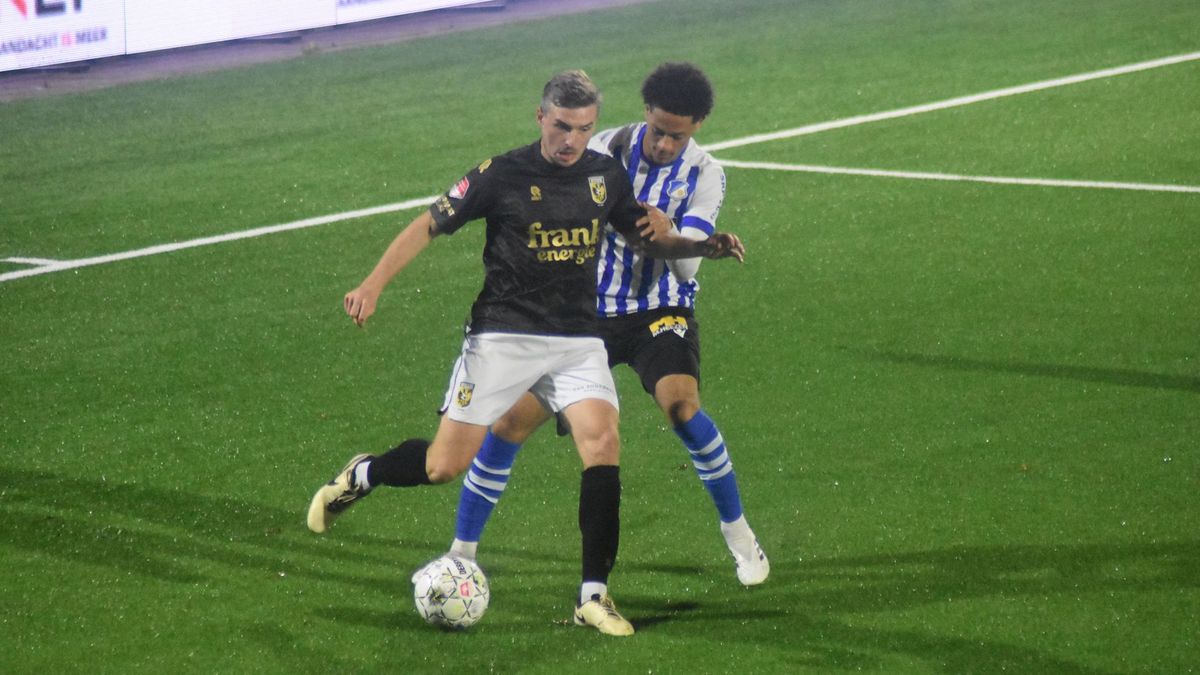 LIVE | Vitesse na fileleed heel snel op het veld