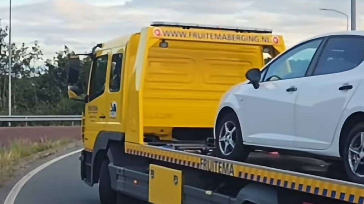 112-nieuws: Politie haalt lege auto van de N366