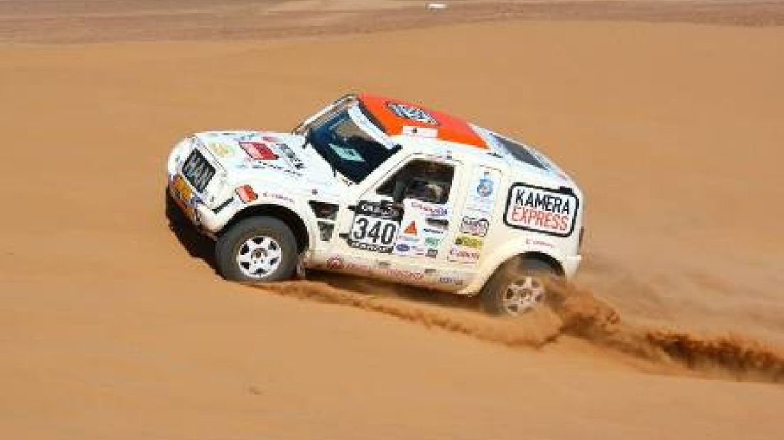 Studenten HAN met zelfgebouwde auto aan de start van 'Dakar'