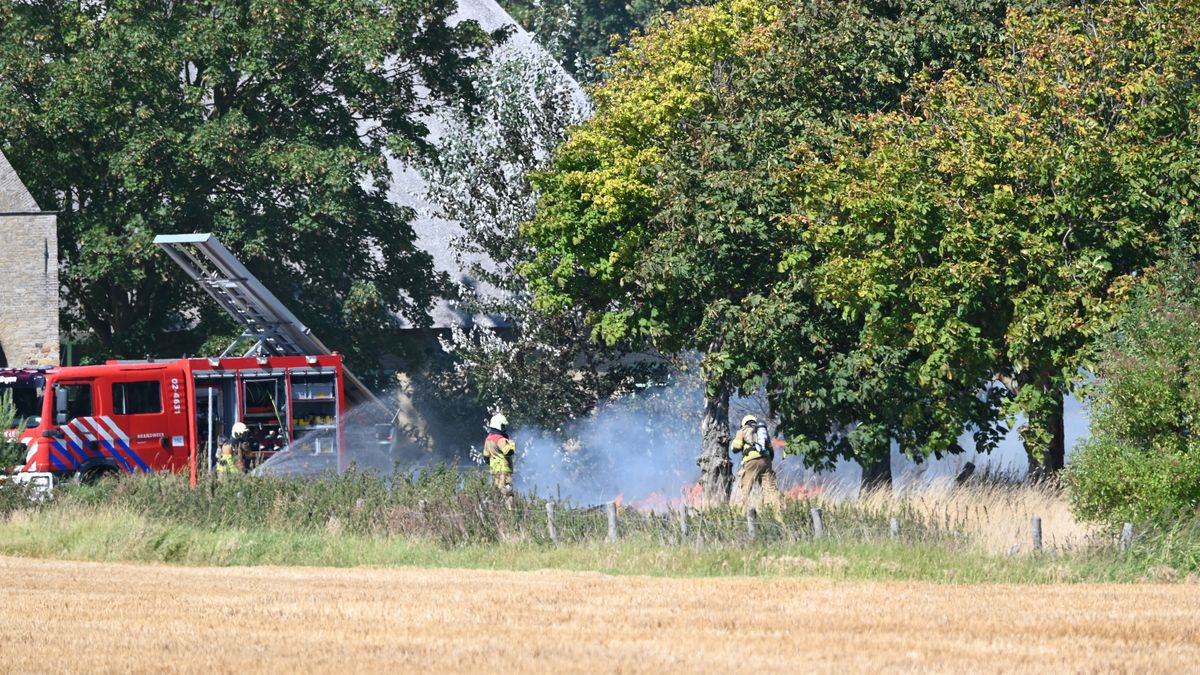 Brand op akker Sexbierum | Bediening sluizen Harlingen verder aangescherpt door droogte