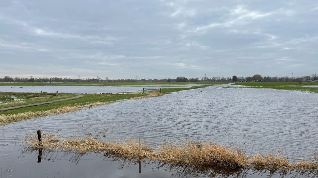 Ondergelopen weilanden bij De Banten tussen Sebaldeburen en Boerakker