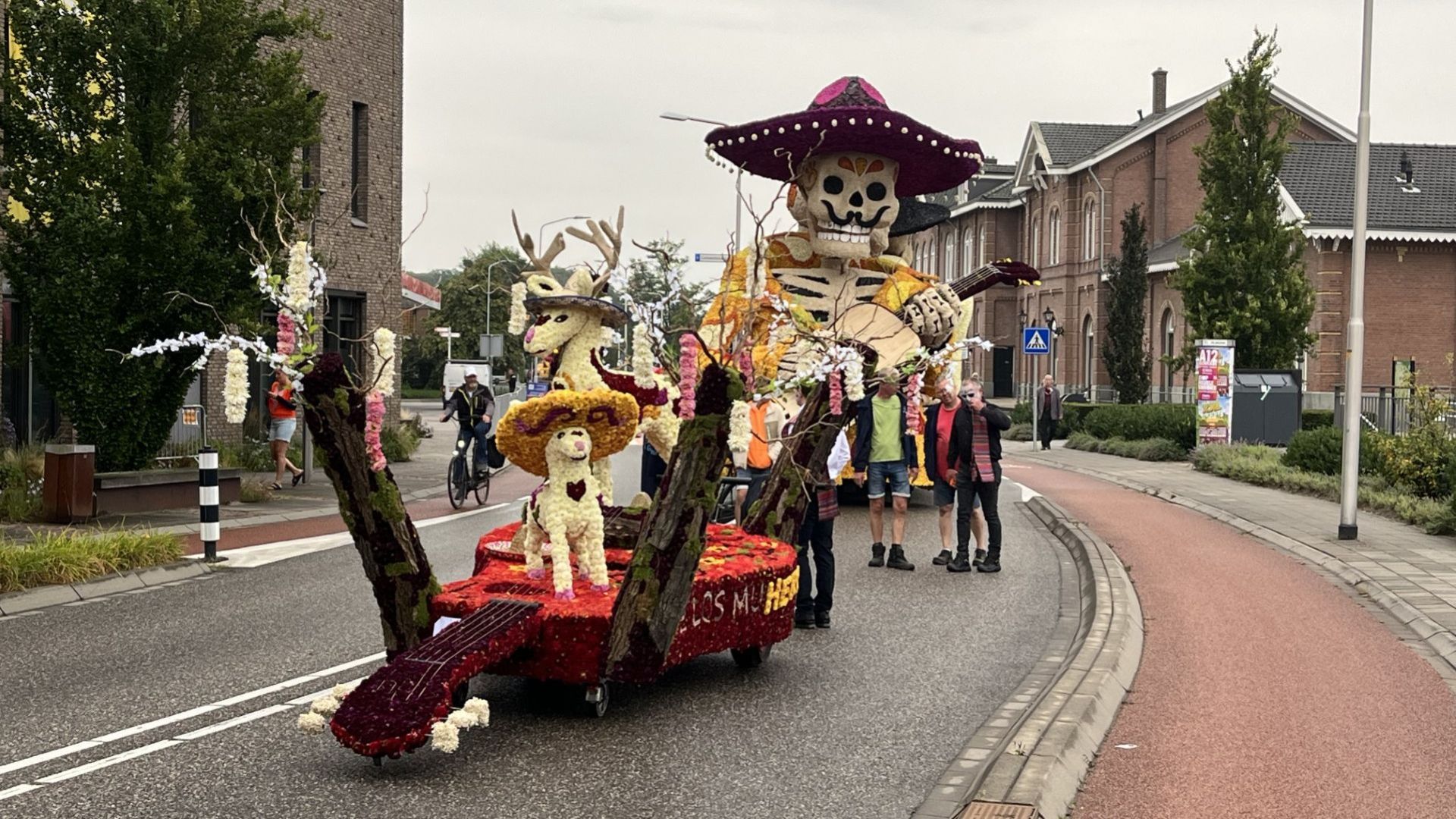 De wagen van Mike Roos en zijn team.