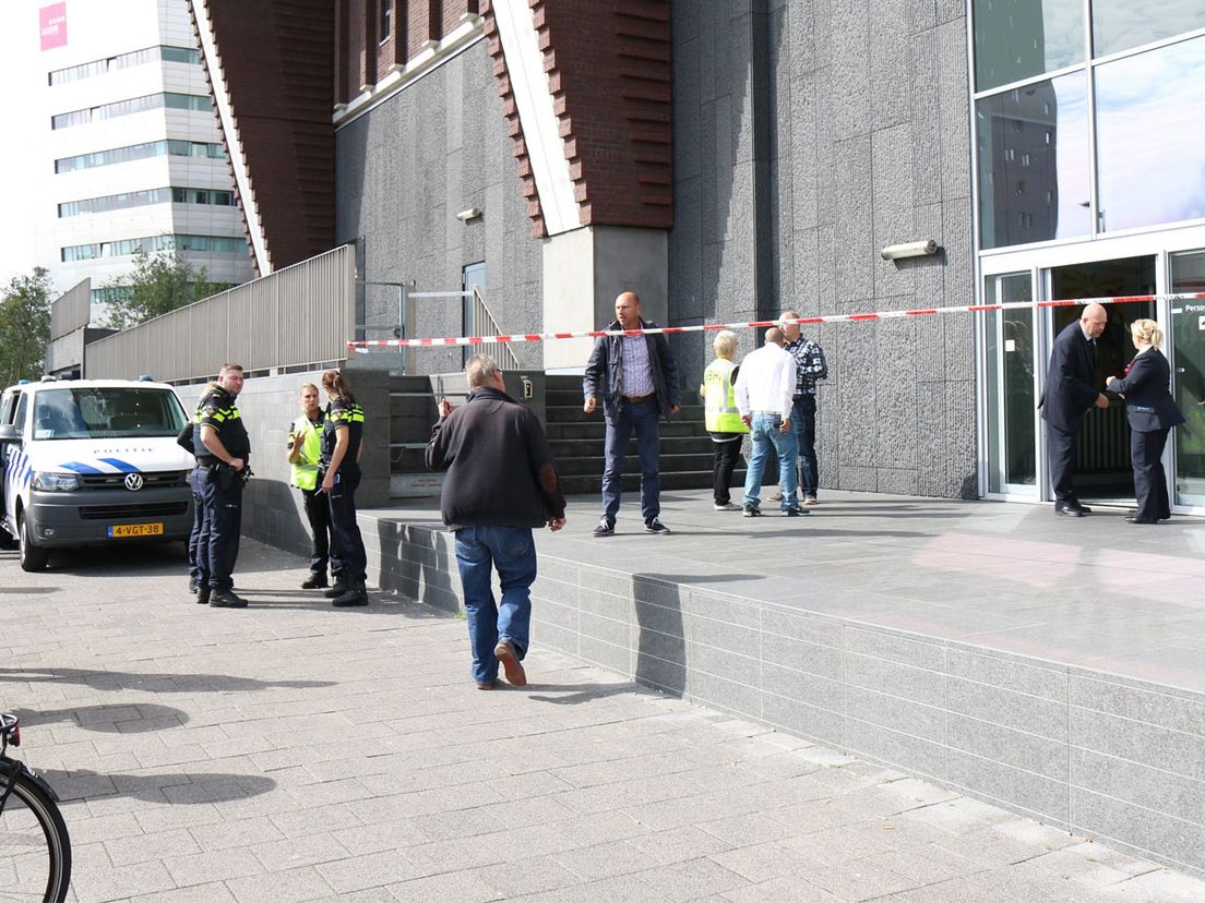 Verdacht pakket ontploft bij UWV Rotterdam (foto MediaTV)