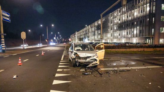 Botsing tussen 2 autos in Amersfoort. Botsing tussen 2 autos in Amersfoort.