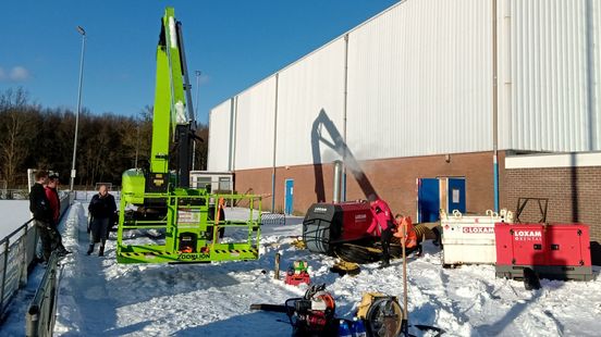 Dak sporthal op instorten: sneeuw moet eraf, constructie wordt verstevigd Nieuws